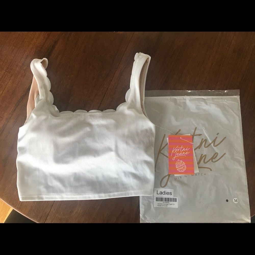 Kortni Jeane scalloped top - white rubbed BNWT